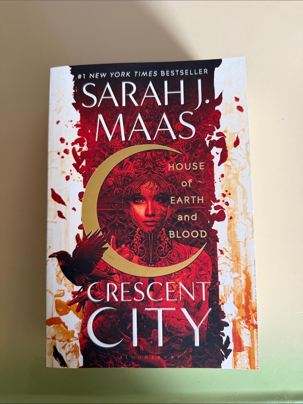 Sarah J. Maas - Crescent City: House of Earth and Blood (Red & Gold Cover)